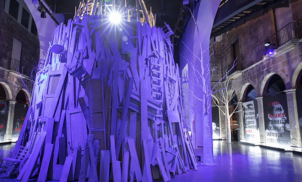 Exposició "Llach. Com un arbre nu"