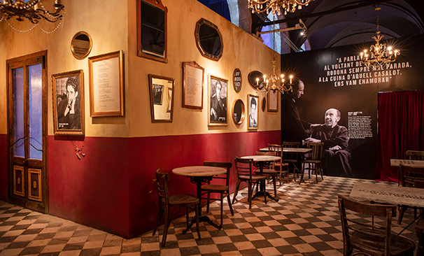 Exposició "Llach. Com un arbre nu"