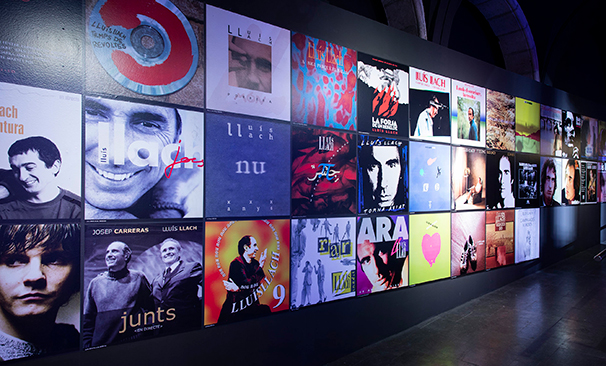 Exposició "Llach. Com un arbre nu"