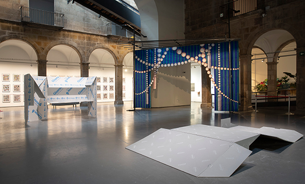 Exposició Ple de forats