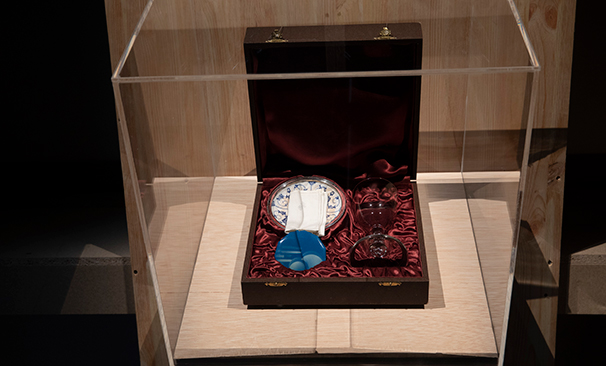 Exposició Ple de forats