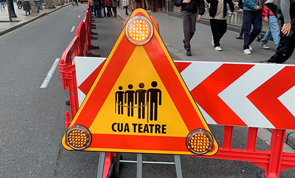 Performance participativa de cua d’entrada